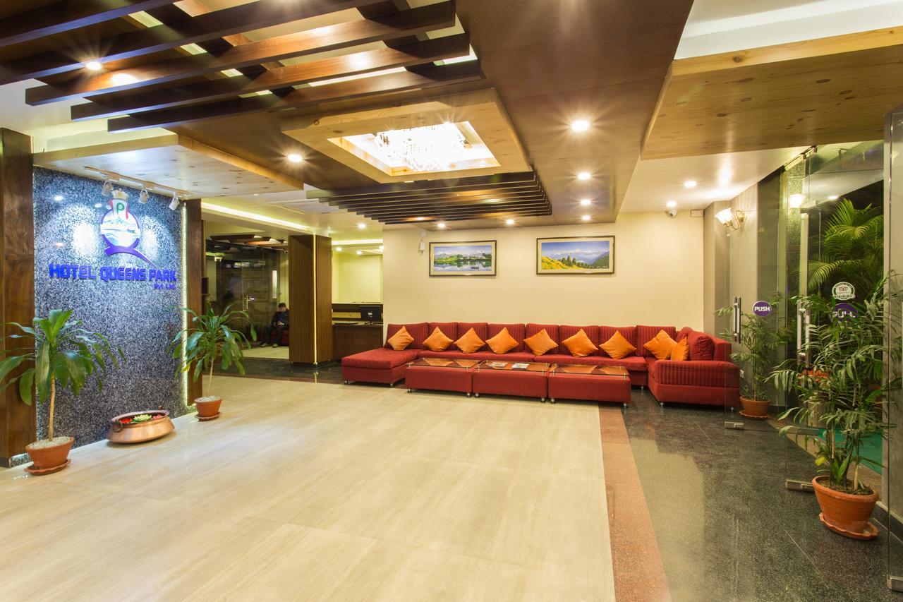 Hotel Queens Park Pokhara Exterior photo