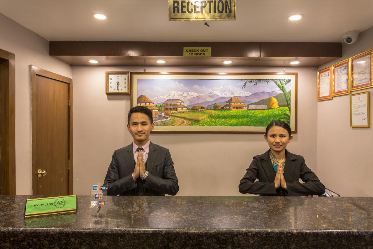 Hotel Queens Park Pokhara Exterior photo