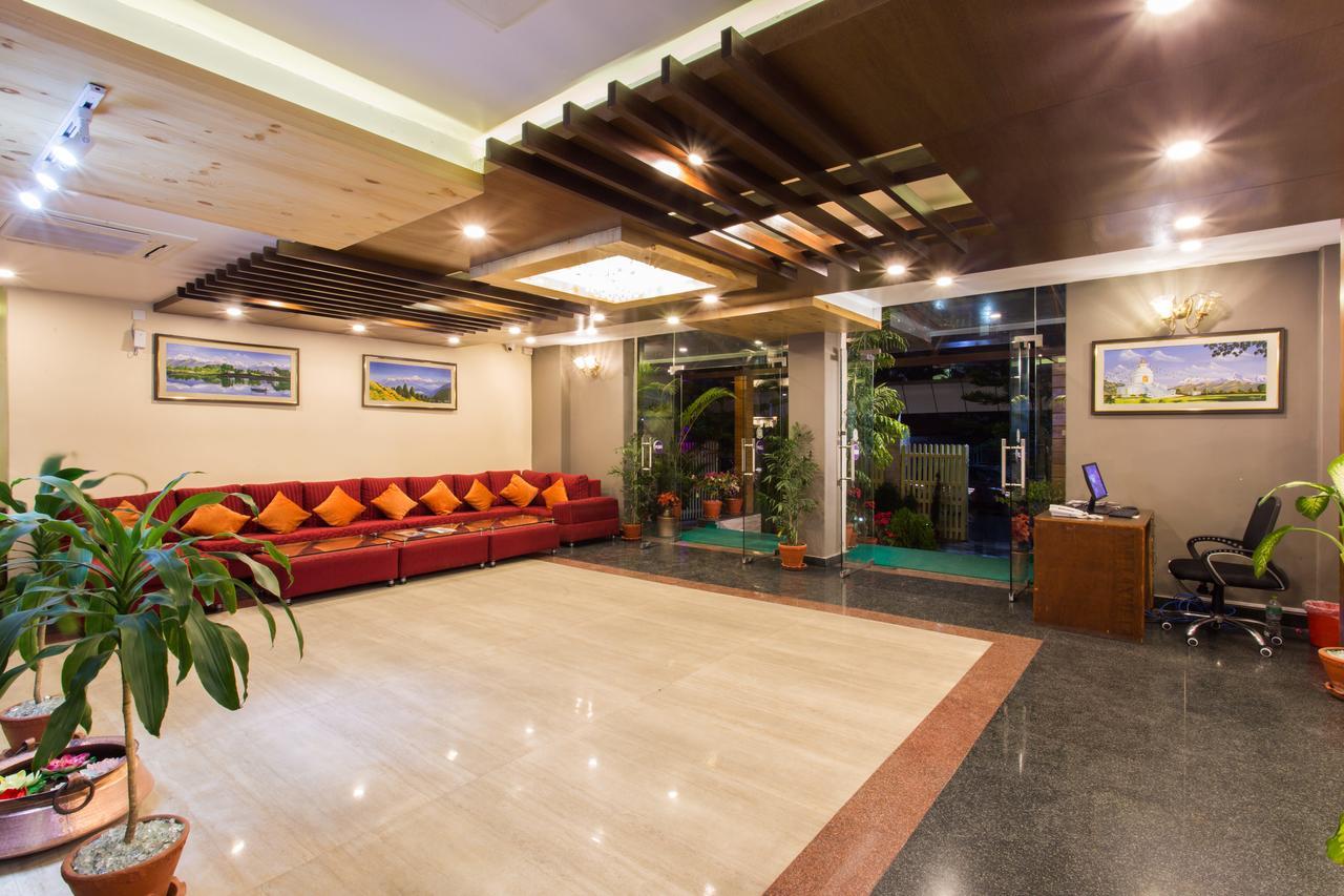 Hotel Queens Park Pokhara Exterior photo