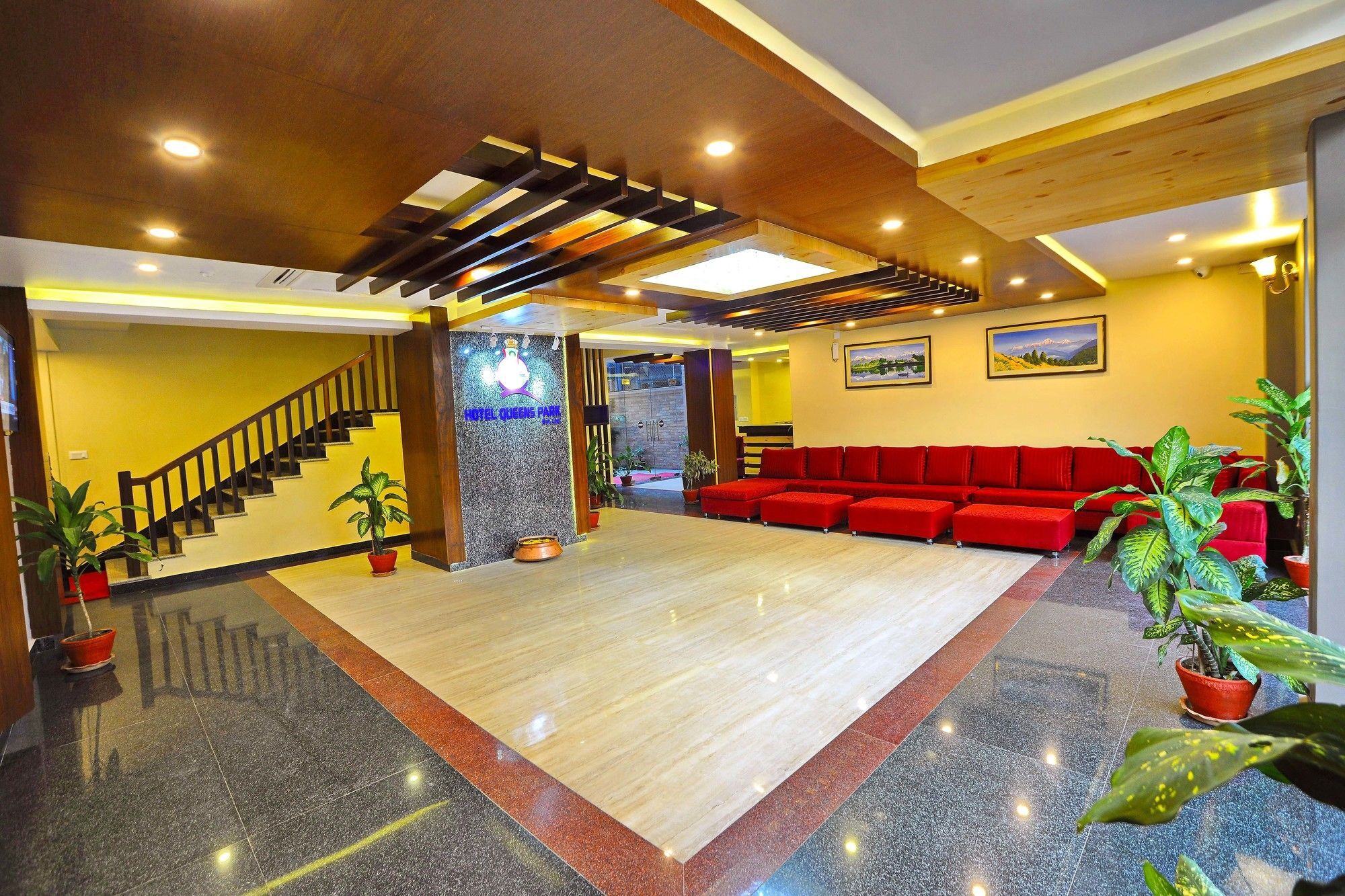 Hotel Queens Park Pokhara Exterior photo