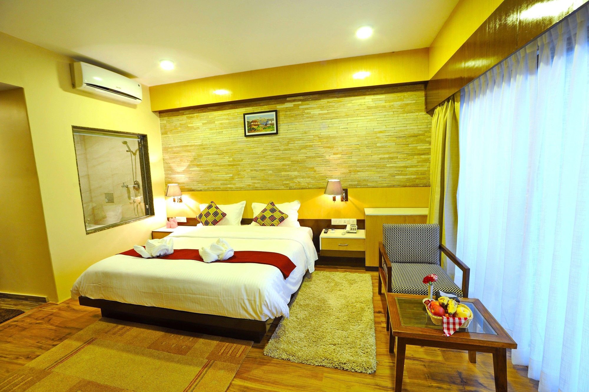 Hotel Queens Park Pokhara Exterior photo