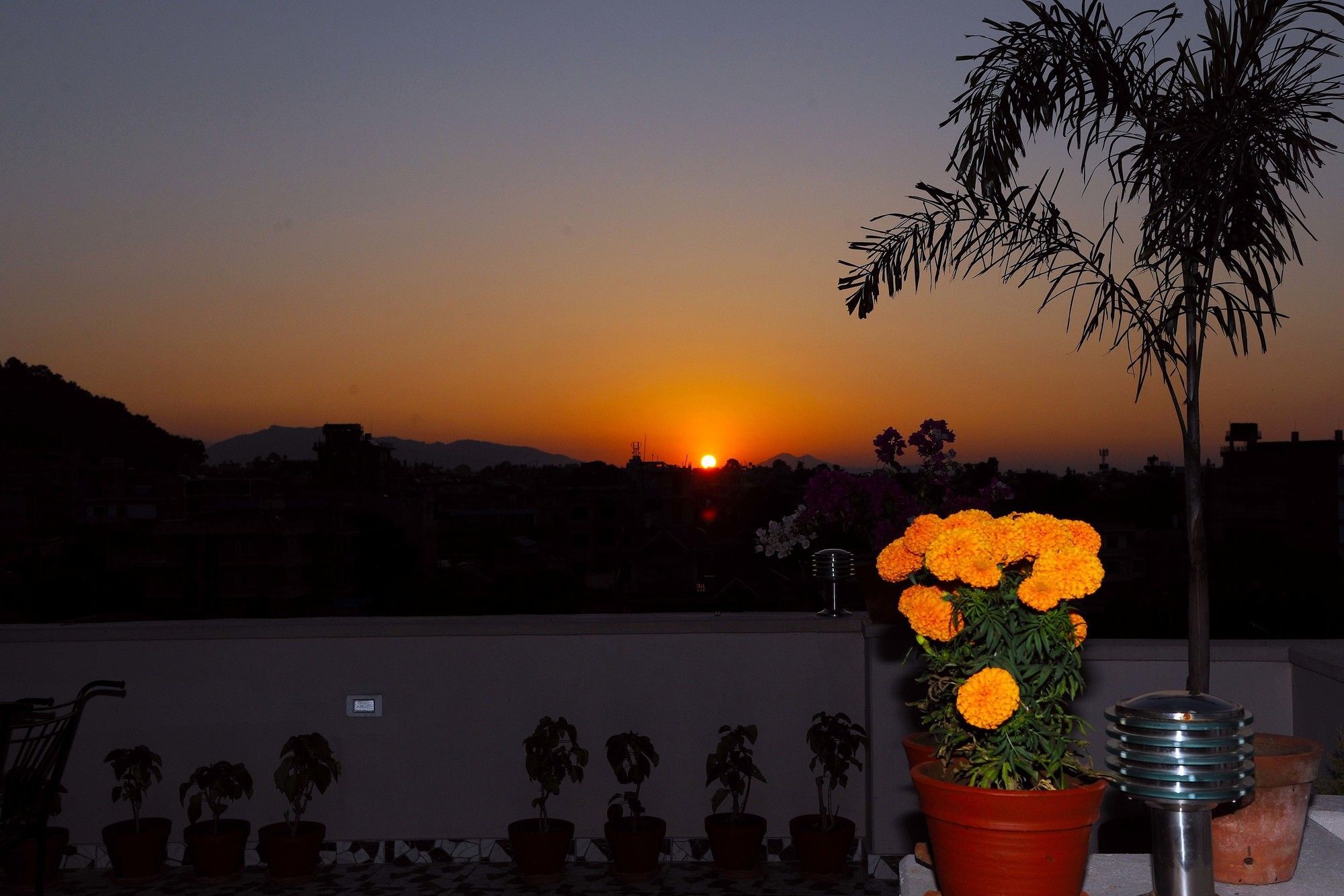 Hotel Queens Park Pokhara Exterior photo
