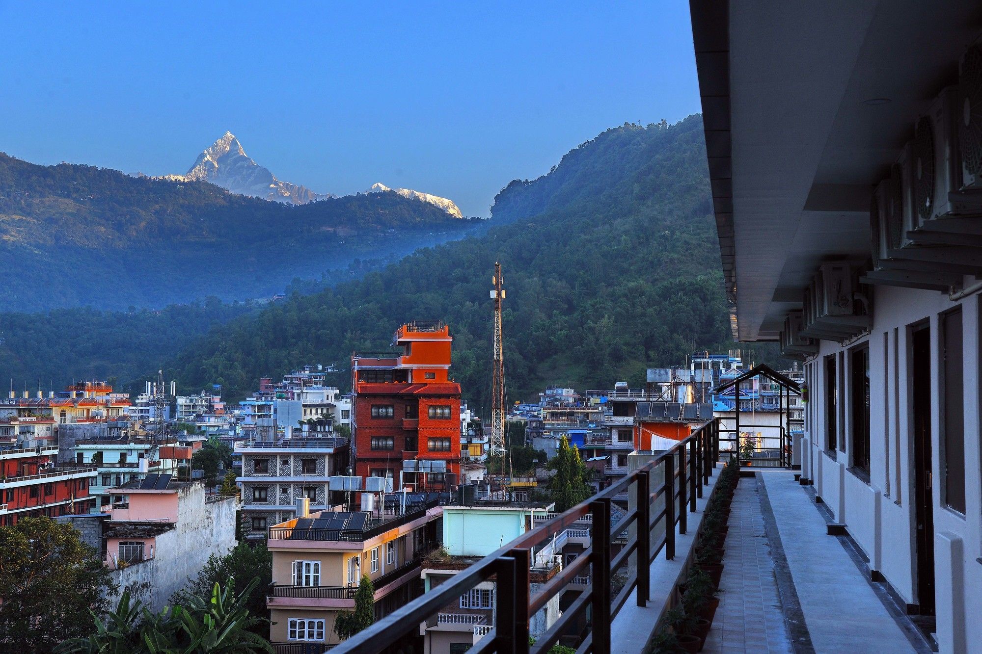 Hotel Queens Park Pokhara Exterior photo