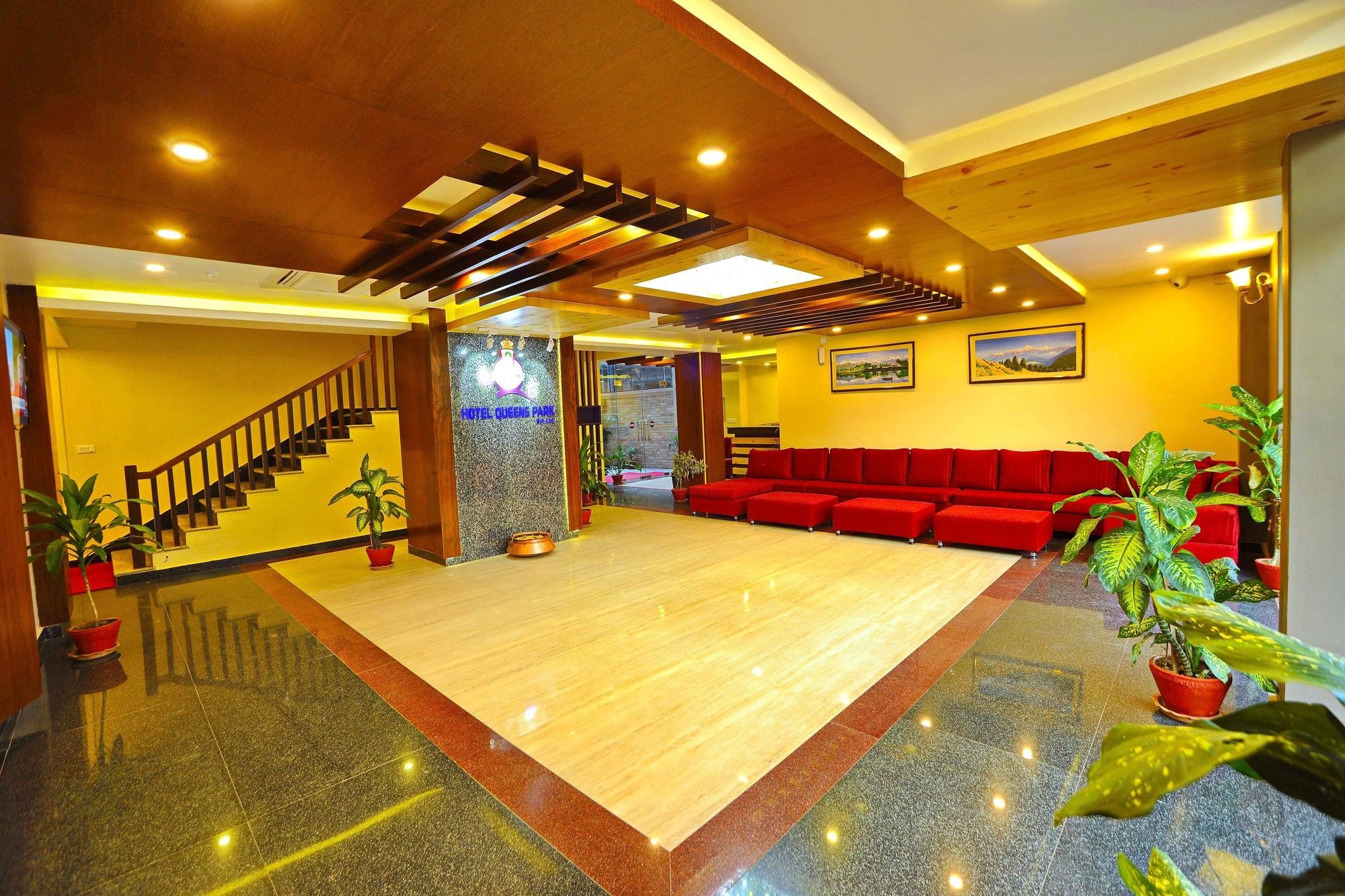 Hotel Queens Park Pokhara Exterior photo