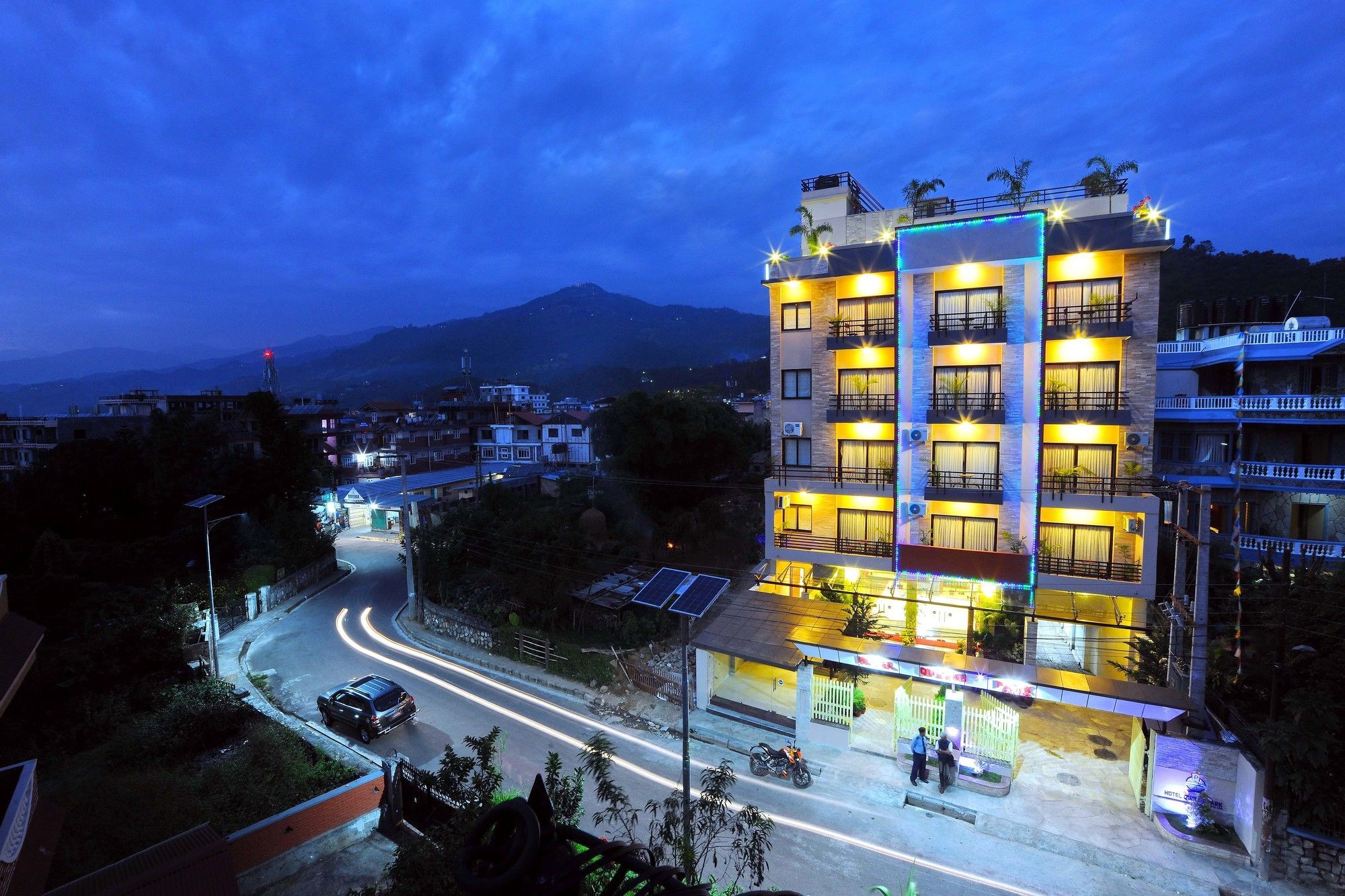 Hotel Queens Park Pokhara Exterior photo