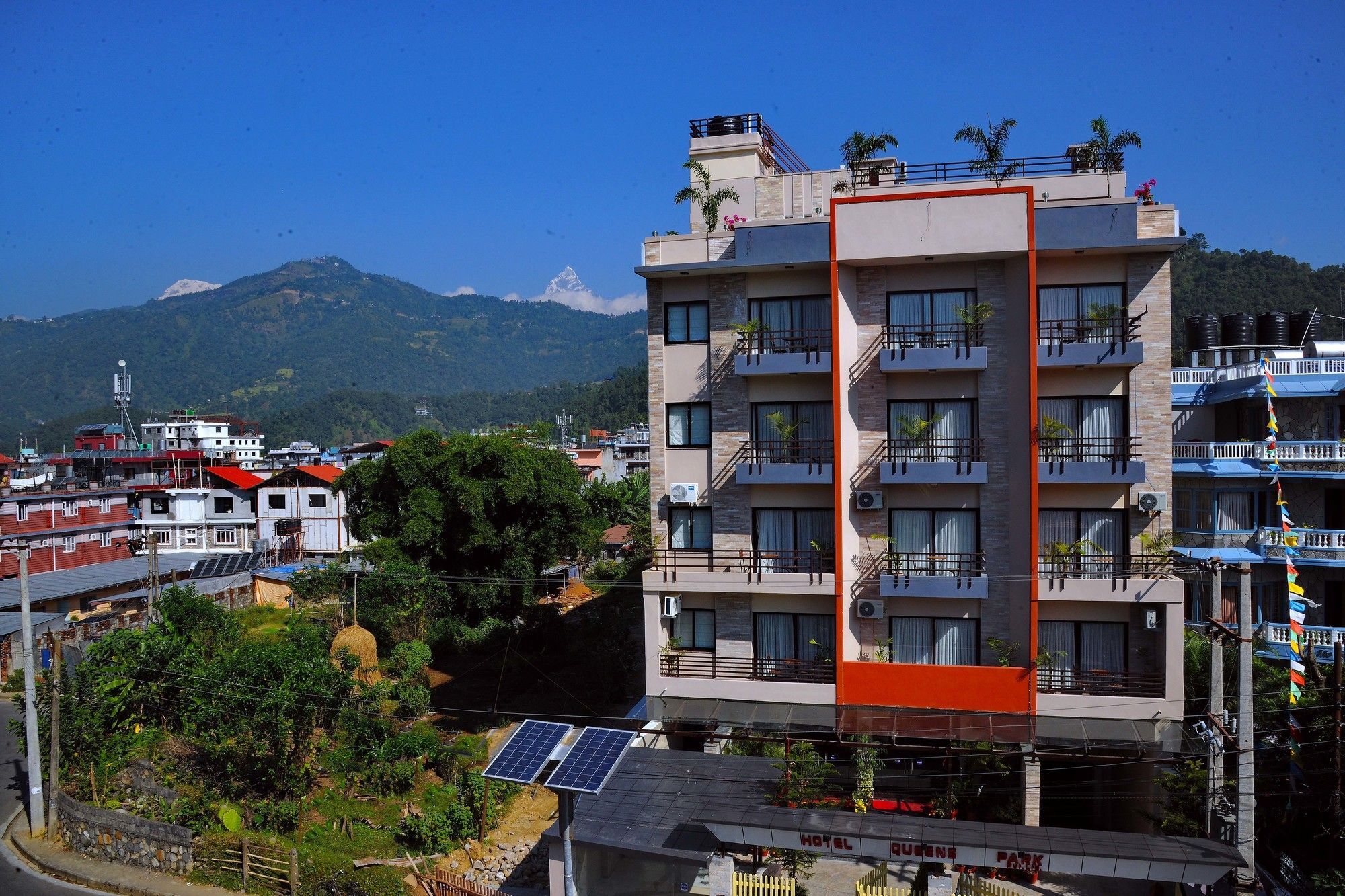 Hotel Queens Park Pokhara Exterior photo