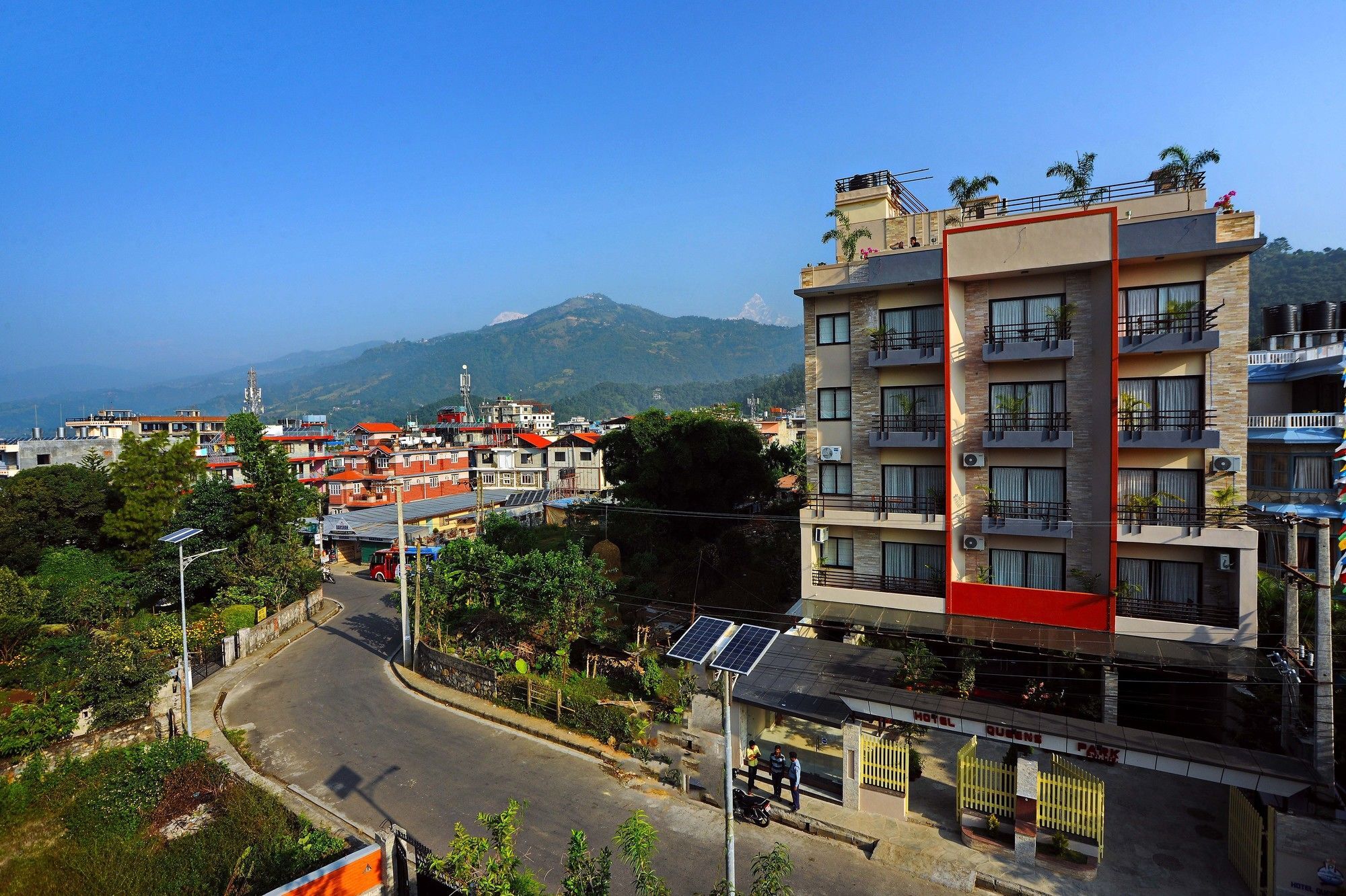 Hotel Queens Park Pokhara Exterior photo